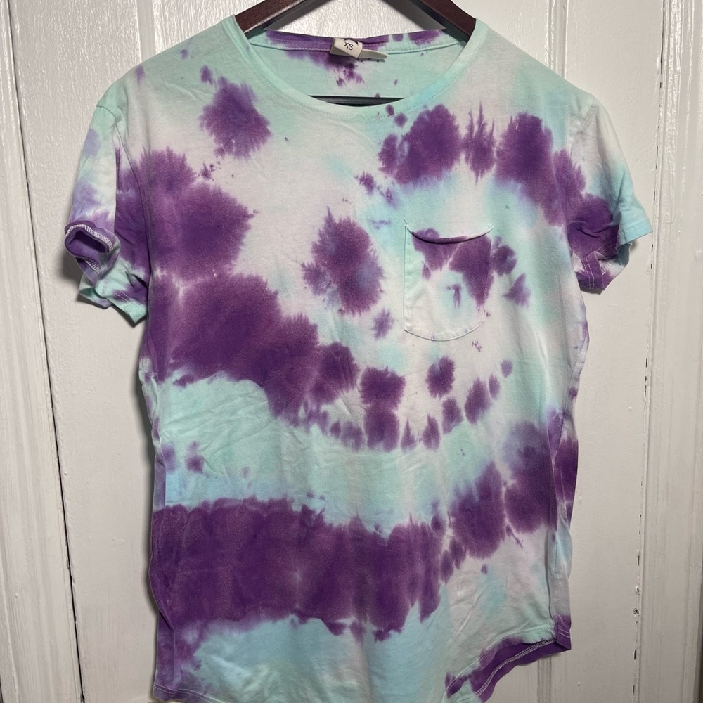 URBAN OUTFITERS, standard cloth scoop neck curved hem tee